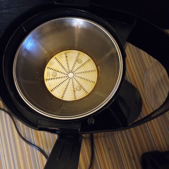 Black & Decker 400 Watt Fruit And Vegetable Juice Extractor/Juicer - Picture 5 of 8